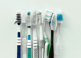 3 vật dụng quen thuộc trong phòng tắm gây hại sức khỏe