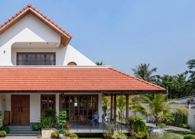 Nhà vườn 250 m2 gợi nhớ nếp nhà miền Tây qua mái ngói đất nung