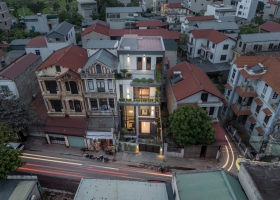 Nhà phố 3 tầng kín đáo bên ngoài, sáng thoáng bên trong