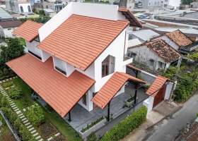 Nhà mái ngói hiện đại 460 m2 con gái xây cho bố mẹ dưỡng già
