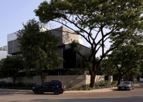 Biệt thự 500 m2 'giấu' không gian mở sau lớp vỏ bê tông