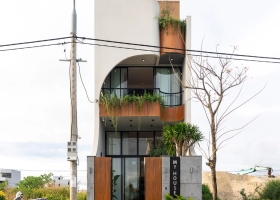 Nhà phố 120 m2 bo cong mặt tiền, phòng khách cao hai tầng