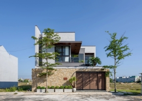Nhà 160 m2 giảm diện tích xây để tạo 'khoảng thở' đón nắng gió
