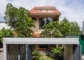 Nhà ống 154 m2 với sân vườn, hàng hiên truyền thống