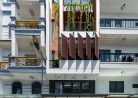 Nhà phố hướng tây với thiết kế 'đón nắng gọi gió'