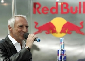 Đường khởi nghiệp ở tuổi 40 của cha đẻ Red Bull