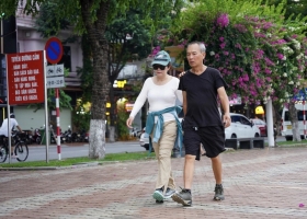 5 lợi ích sức khỏe khi đi bộ sau ăn tối